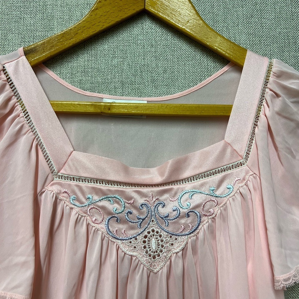 Vintage Pink Vanity Fair Nightgown Embroidered Women's Small Nylon Made In USA - Picture 2 of 8